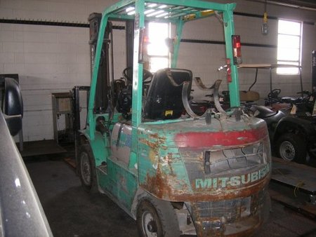 What are the signs your forklift may need replacement What are the signs your forklift may need replacement